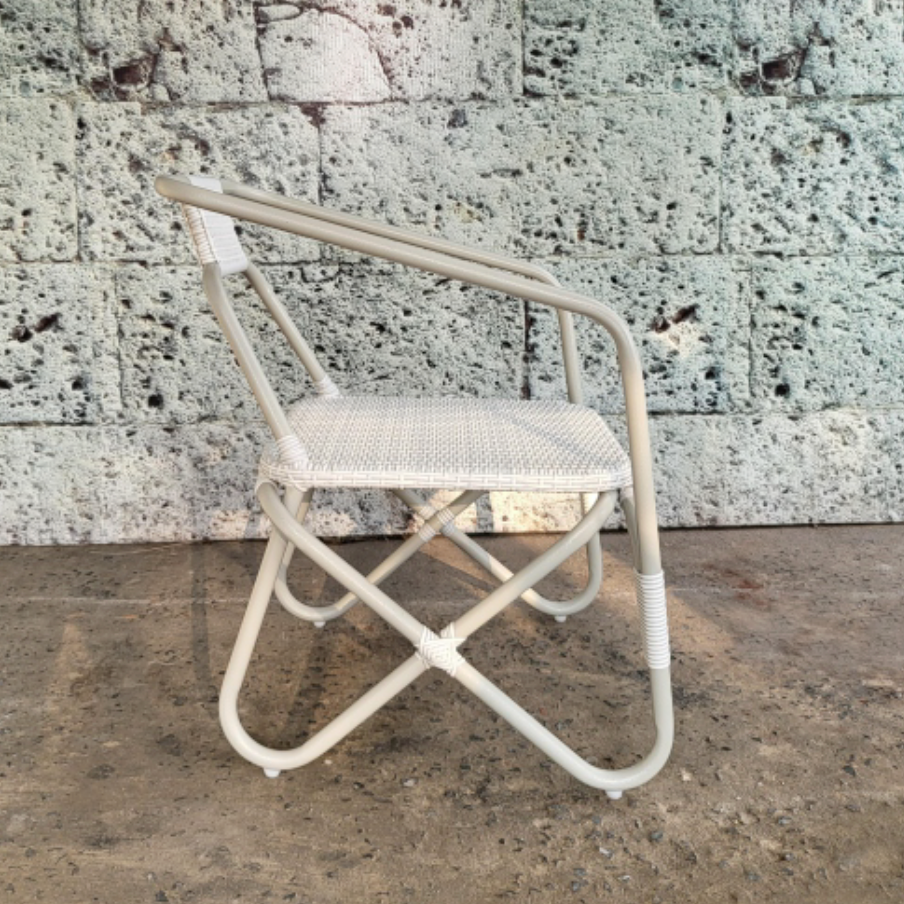 Tova Chair