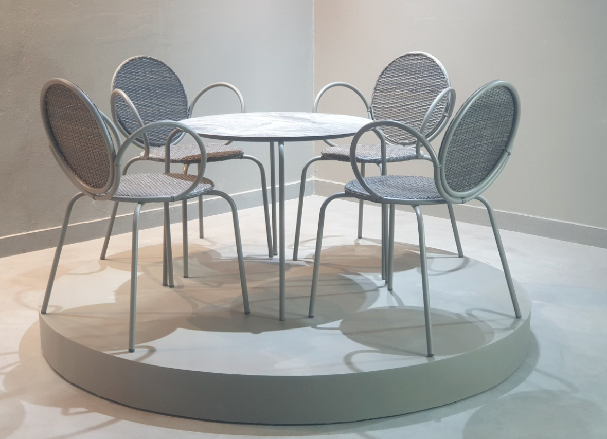 Mid Century Modern Dining Table With Nesting Chairs Mid Century