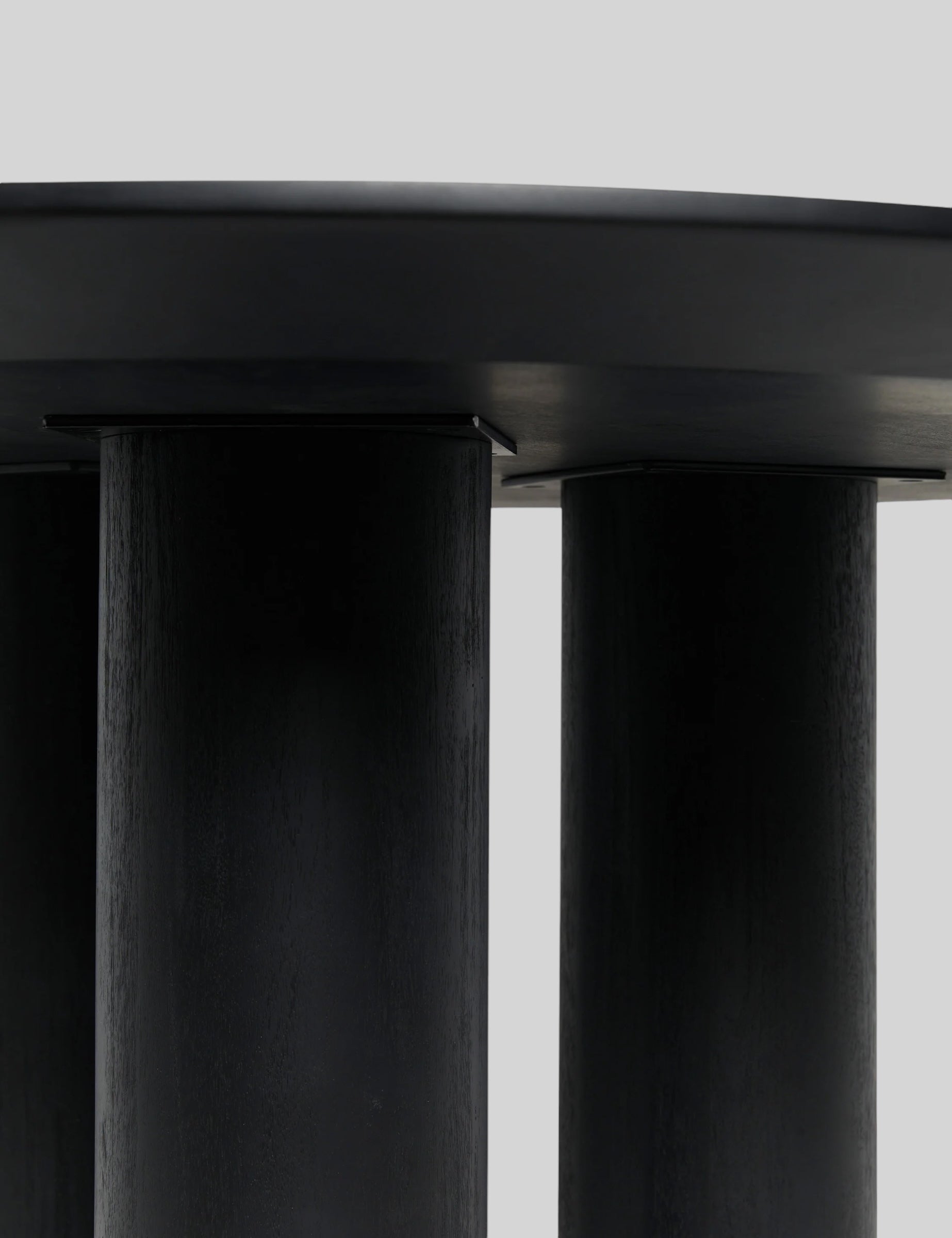 Pillar Circle Table