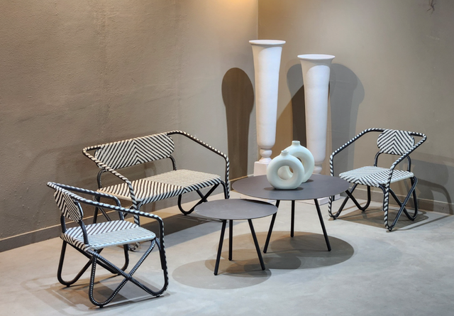 Mono Table and Chair Set