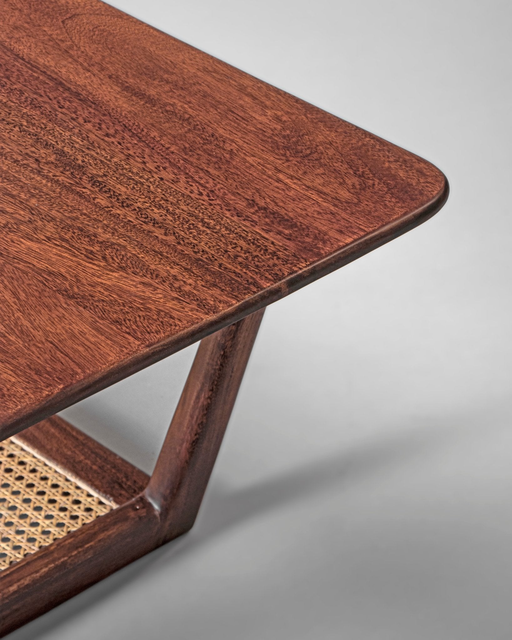 Supēsu Table