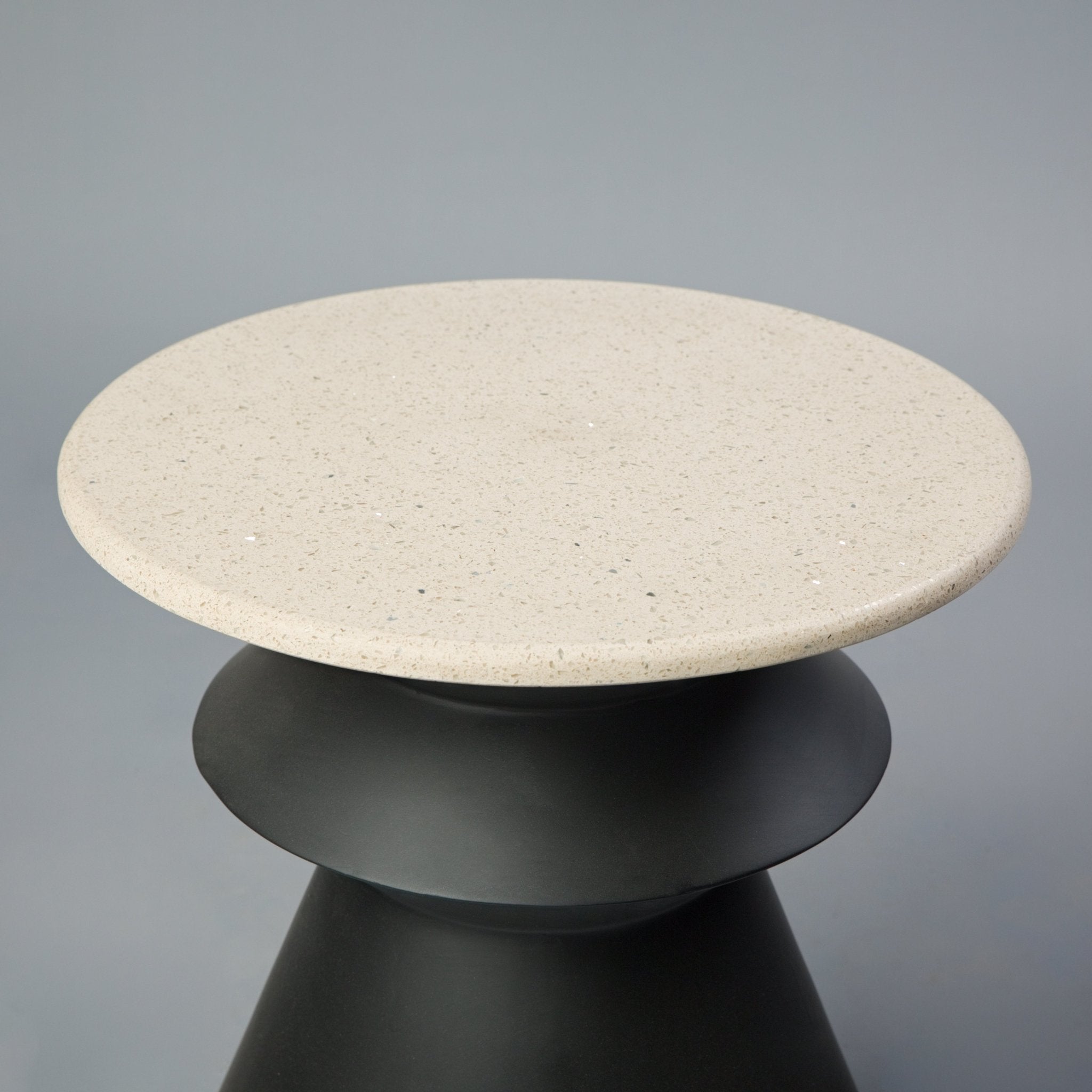 Surudoi Table